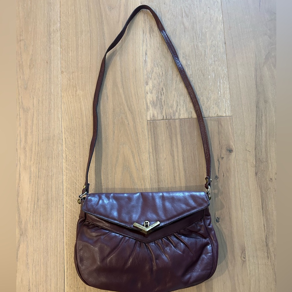 Cross body LEATHER /WINE COLOR 11 1/4”x 7 1/2” • 37 years old• RETRO